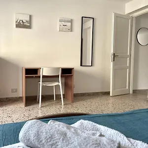 Appartamento Lorenzo's House Centre - Comfortable Large With 2 Bedrooms And 2 Baths, Close To Trains, Metro And Bus Station, Aeroporto di Catania Fontana Rossa